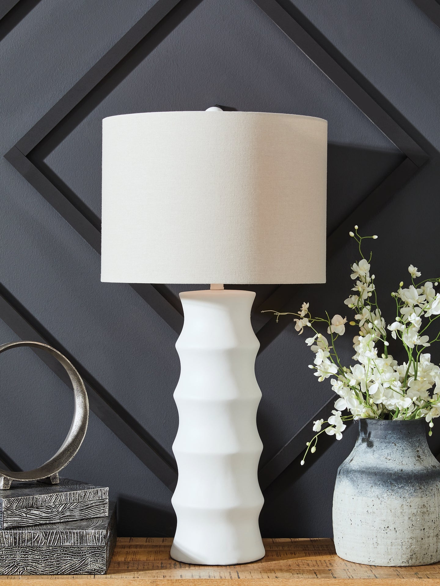 Veraleigh Poly Table Lamp (1/CN)